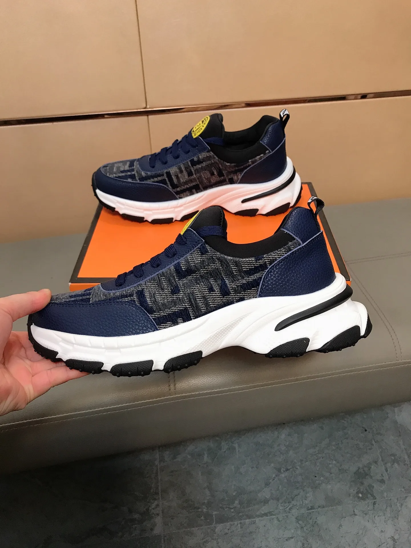 Factory price 442 💥💥🔺🔺FENDI [Fendi] Men’s new casual shoes are a hit! , that kind of calm connotation️elegant taste is indescribable to start the journey of fashionable shoes💍💍to cope with various occasions calmly! The momentum of the big names speaks for itself! Comfortable and comfortable on the feet! Materials: Imported printed materials, stitched with cowhide design, sheepskin feet, a fashion must-have! Code number: 38-44